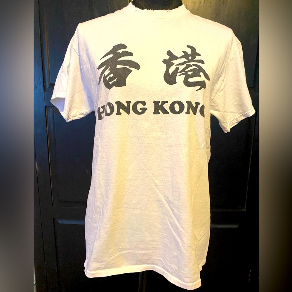 Vintage look Hong Kong tshirt in cream size medium